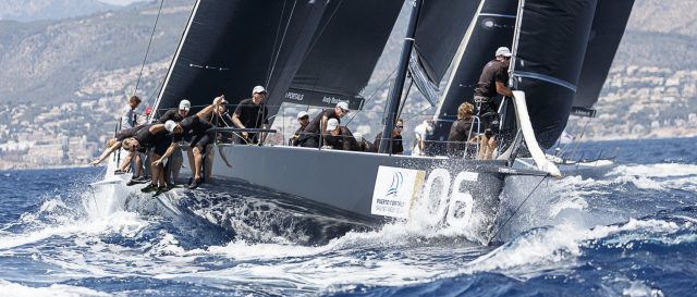 Race 1 – Rán Take Early Lead