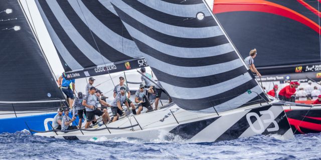 Puerto Portals 52 SUPER SERIES Sailing Week e 20th Anniversary Invitational: Quantum parte forte, Platoon tiene botta seguendo a ruota.