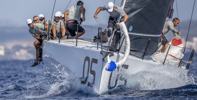 Puerto Portals 52 SUPER SERIES Sailing Week e 20th Anniversary Invitational: una sola prova nella selva di nuvole a Portals, è la giornata degli owner drivers!!