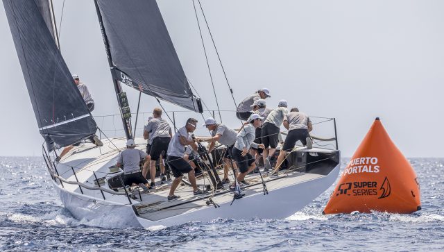 Sled lidera una comprimida Puerto Portals 52 SUPER SERIES Sailing Week