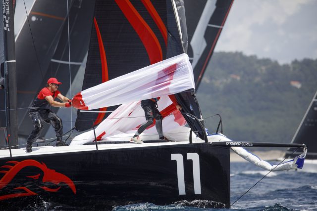 La temporada de 52 SUPER SERIES comienza con una incontestable victoria del Phoenix