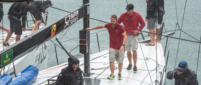 Las tormentas ‘aguan’ la jornada