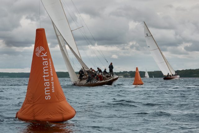 Las 52 SUPER SERIES incorporan las balizas inteligentes de Smartmark en 2022