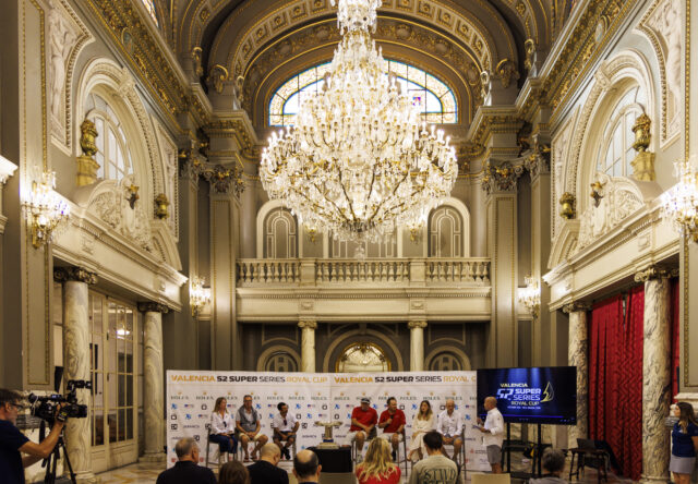 El ayuntamiento de Valencia acogió la presentación de la Grand Finale de las 52 SUPER SERIES 2024