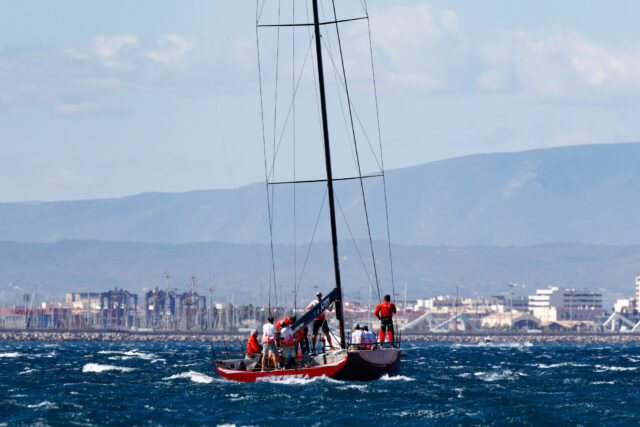 Demasiado viento en Valencia para disputar la tercera jornada de la Royal Cup